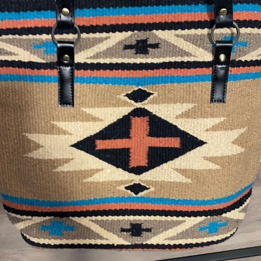 Santa Rosa Handwoven Handbag - Picture 2 of 6